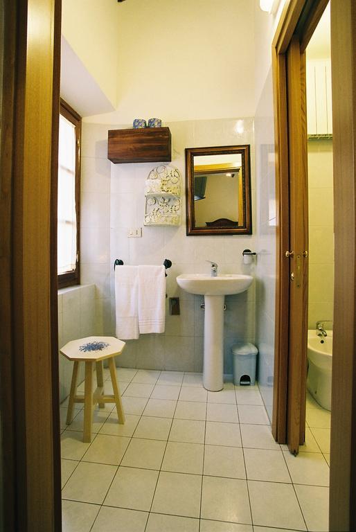 Camere Zimmer Rooms San Francesco Buti Buitenkant foto